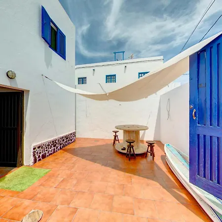 Casa de hóspedes House *